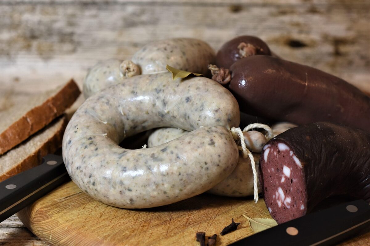 boudin blanc et noir sur planche