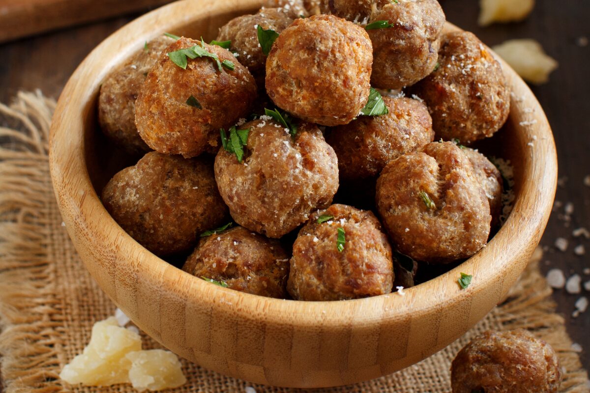 boulettes dans un plat